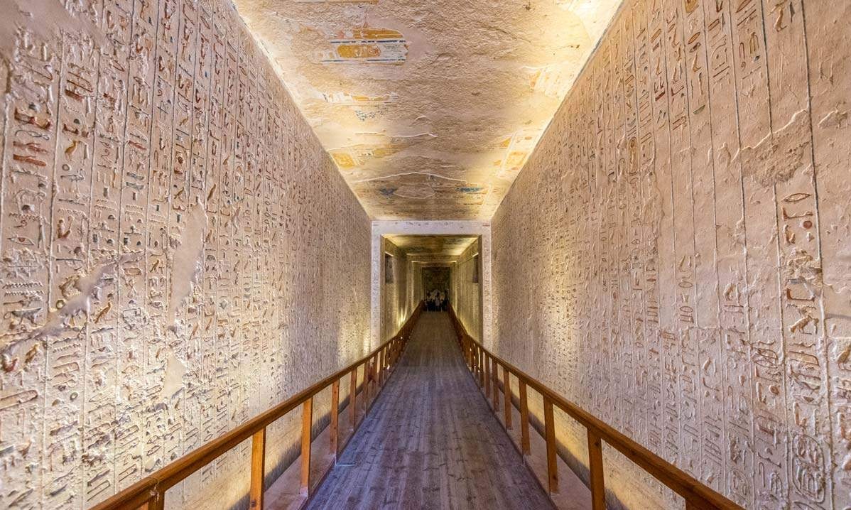 Know more about Valley of the Kings tombs, Valley of the Kings facts, what are the most famous tombs inside the Valley of the Kings, and more.