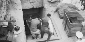 Men hold crates which brought out of the newly-discovered tomb of Tut - Tutankhamun tomb discovery - Trips in Egypt