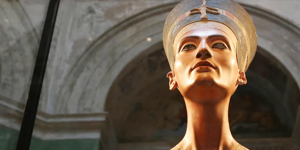 Queen Nefertiti Facts - Trips in Egypt