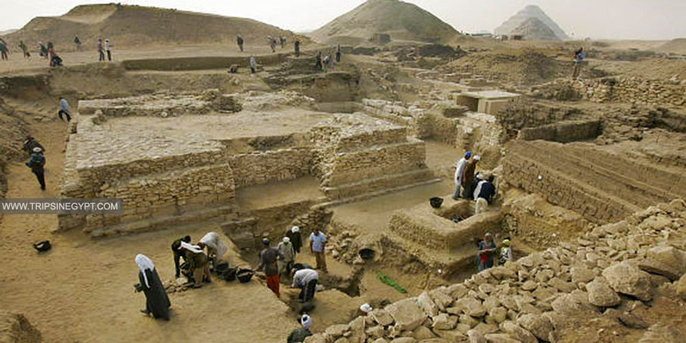 Pyramid of Queen Shesheshet - Trips in Egypt