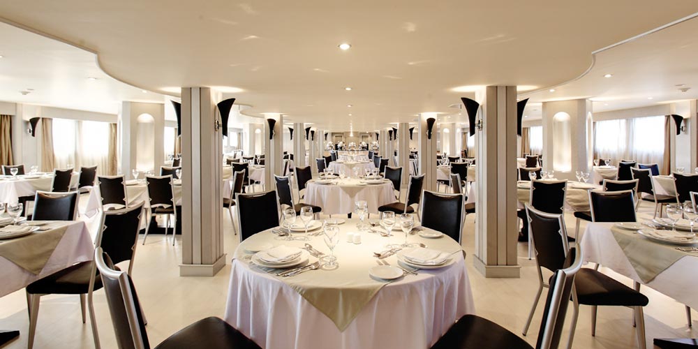 Restaurant of Moon Dance Nile Cruise – Trips in Egypt