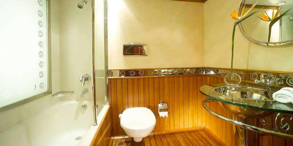 Bathroom of MS Kon Tiki Nile Cruise – Trips in Egypt