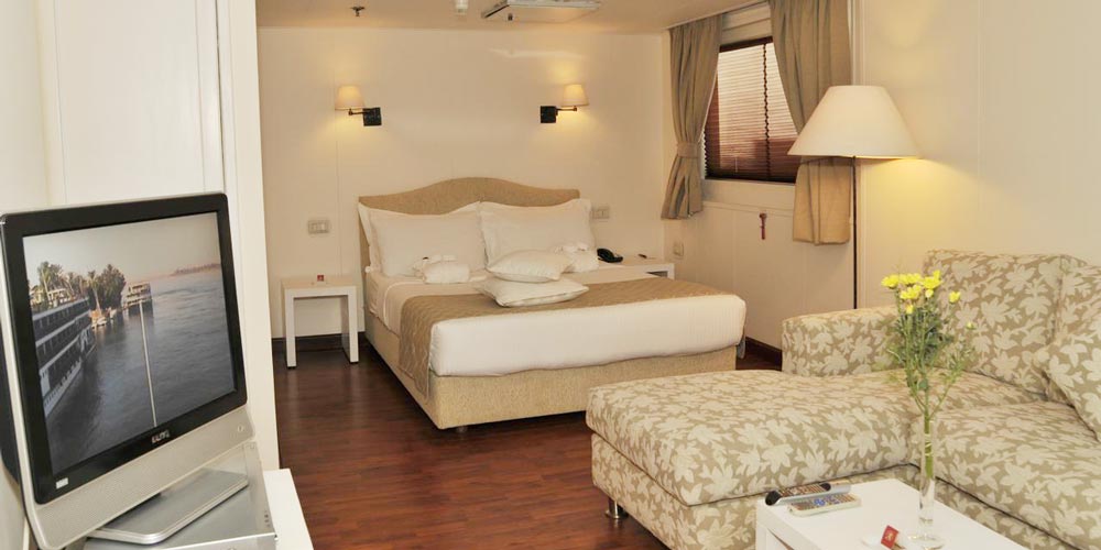 Bedroom of Alexander the Great Nile Cruise – Trips in Egypt