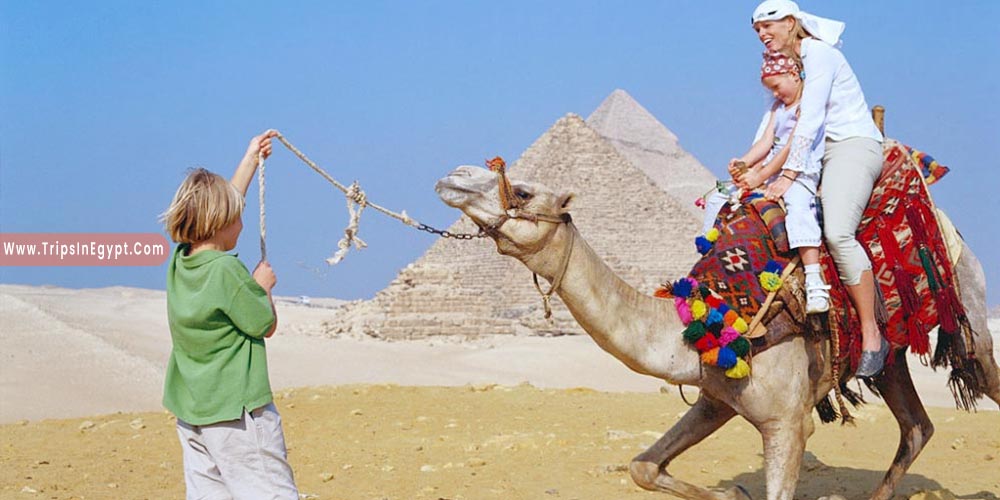 Ridiing Camels Giza Pyramids - Reasons to Visit Egypt - Trips in Egypt
