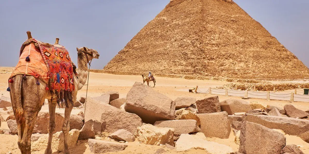 Private Day Trip from El Gouna to Pyramids by Plane
