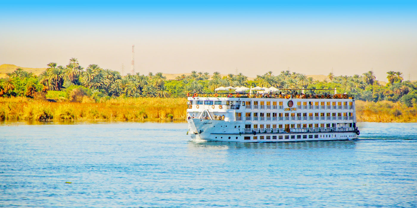 cruise ships on the nile