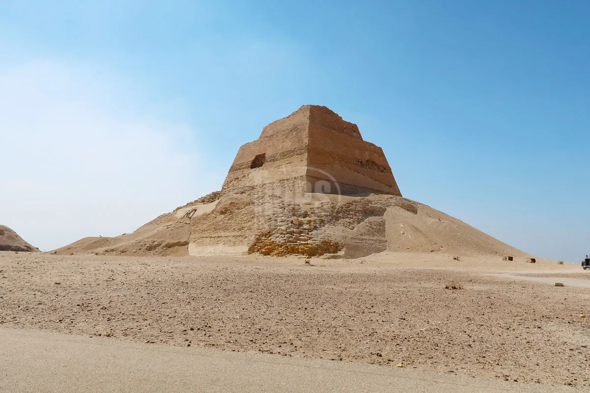 why was the meidum pyramid built for trips in egypt