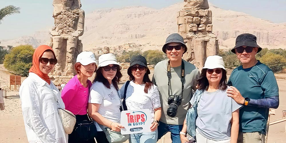 Trips in Egypt Clients at Colossi of Memnon - Trips in Egypt 1